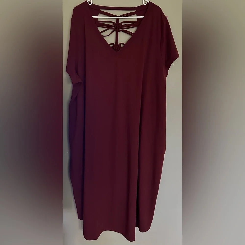 LIVI for LANE BRYANT size 26/28,  Burgundy V-Neck Dress. NWT!